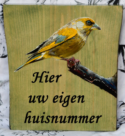 Geschilderd huisnummerbord vogel op hout 25 x 20 cm.