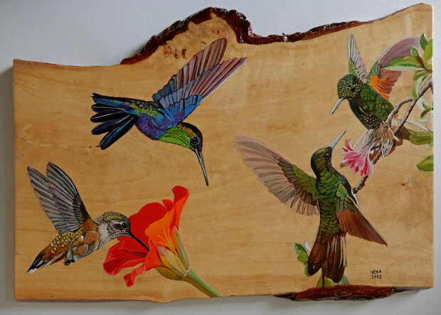 Kolibries op hout 43 x 31 cm.