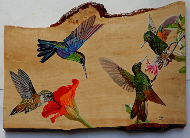 Kolibries op hout 43 x 31 cm.